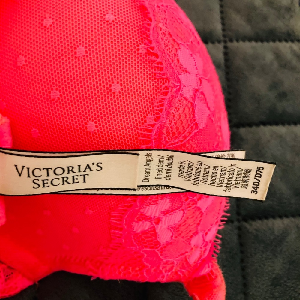 Victoria Secret Bras - Picture 4 of 4